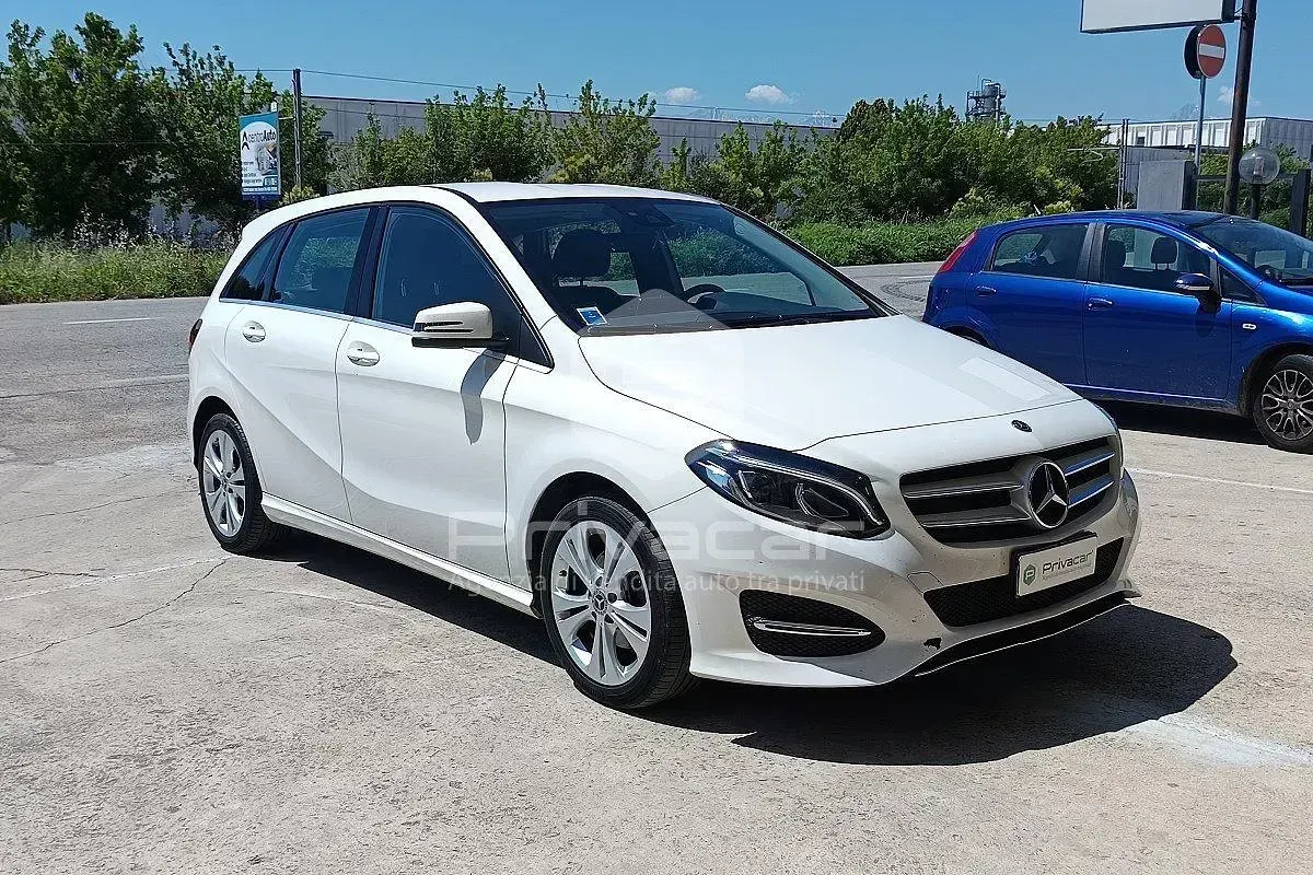 Usata Mercedes B200 Premium 136 CV (100 kW) 2017 Bianco Utilitaria