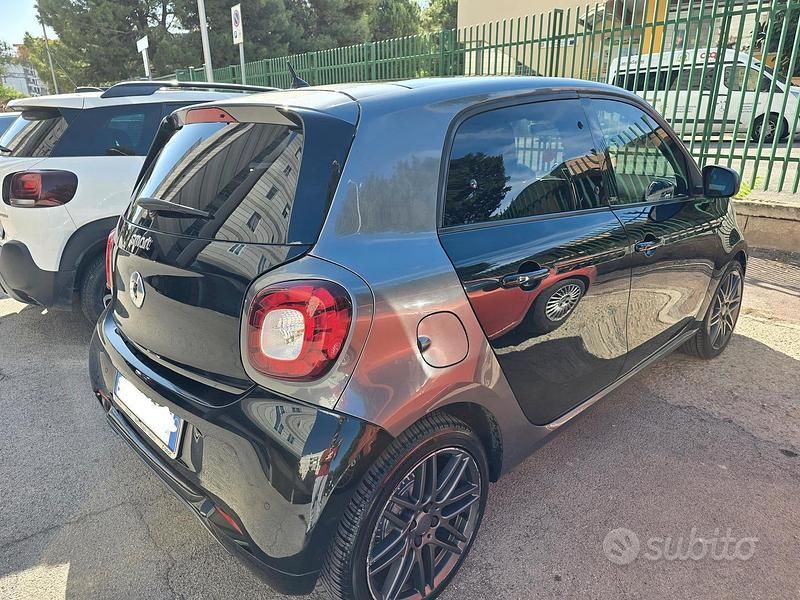 Usata Smart ForFour 90 CV (66 kW) 2019 Nero Utilitaria