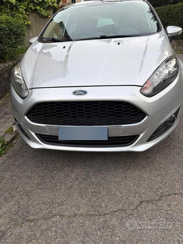 Usata Ford Fiesta 75 CV (55 kW) 2016 Grigio Utilitaria