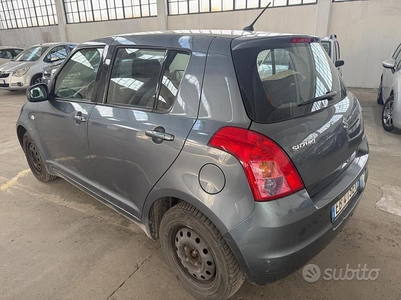 Usata Suzuki Swift GL 93 CV (68 kW) 2012 Grigio Utilitaria