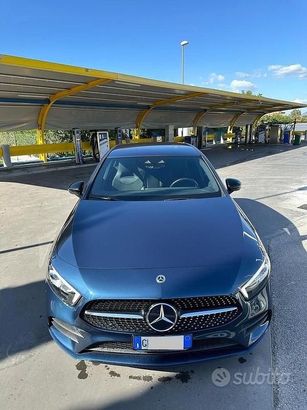 Usata Mercedes A180 Premium 116 CV (85 kW) 2021 Blu/azzurro Berlina