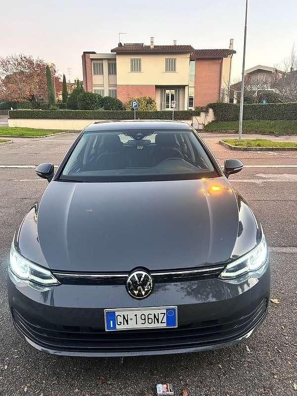 Grigio Usata 2023 VW Golf Life Tre volumi | 20.500 € (Buon prezzo) - Immagine 1/4
