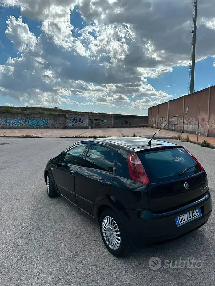 Usata Fiat Grande Punto 75 CV (55 kW) 2006 Nero Utilitaria