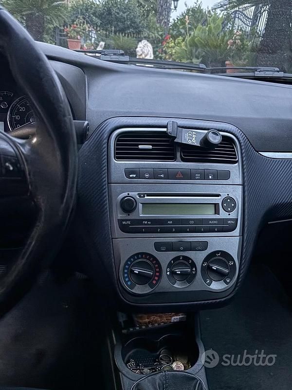 Usata Fiat Grande Punto 65 CV (47 kW) 2009 Bianco Utilitaria
