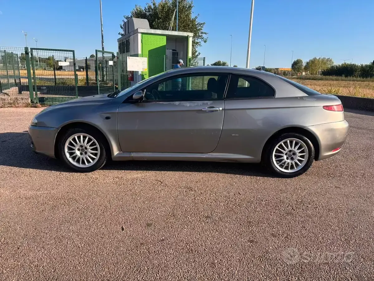 Usata Alfa Romeo GT 150 CV (110 kW) 2004 Grigio Coupé