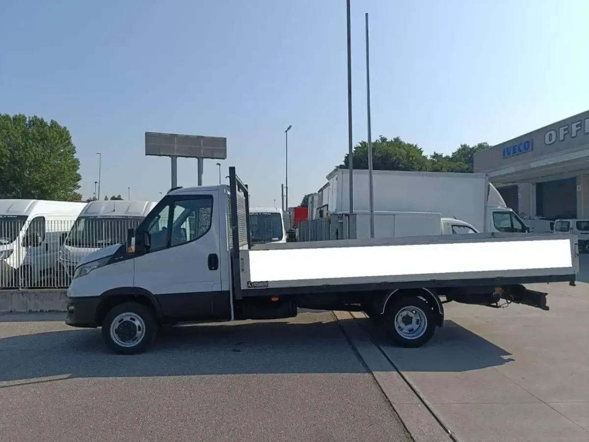 Usata Iveco Daily 160 CV (117 kW) 2022 Bianco Furgone