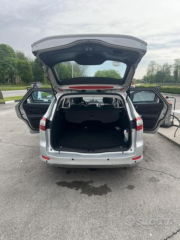 Begagnad Ford Mondeo 2010 Grå Kombi