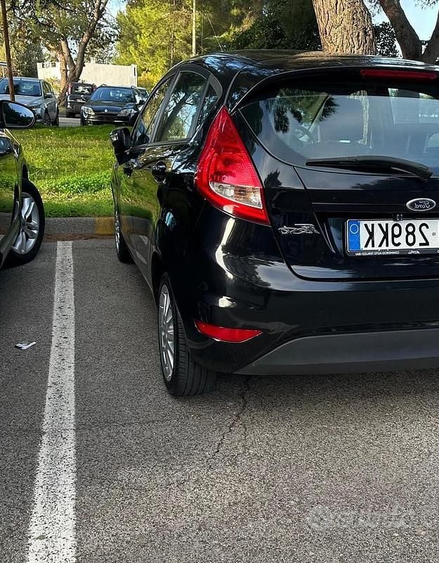 Usata Ford Fiesta 70 CV (51 kW) 2011 Nero Utilitaria