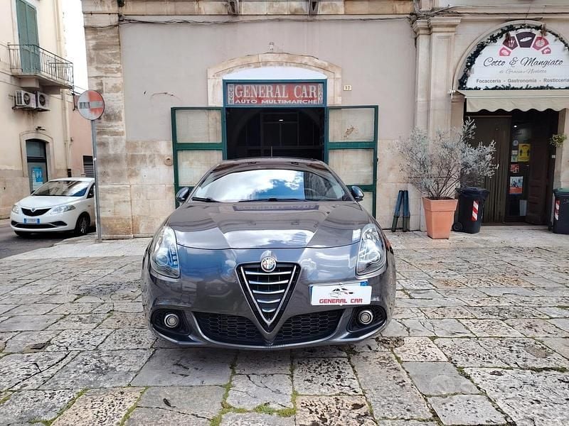 Usata Alfa Romeo Giulietta Distinctive 120 CV (88 kW) 2016 Grigio Utilitaria
