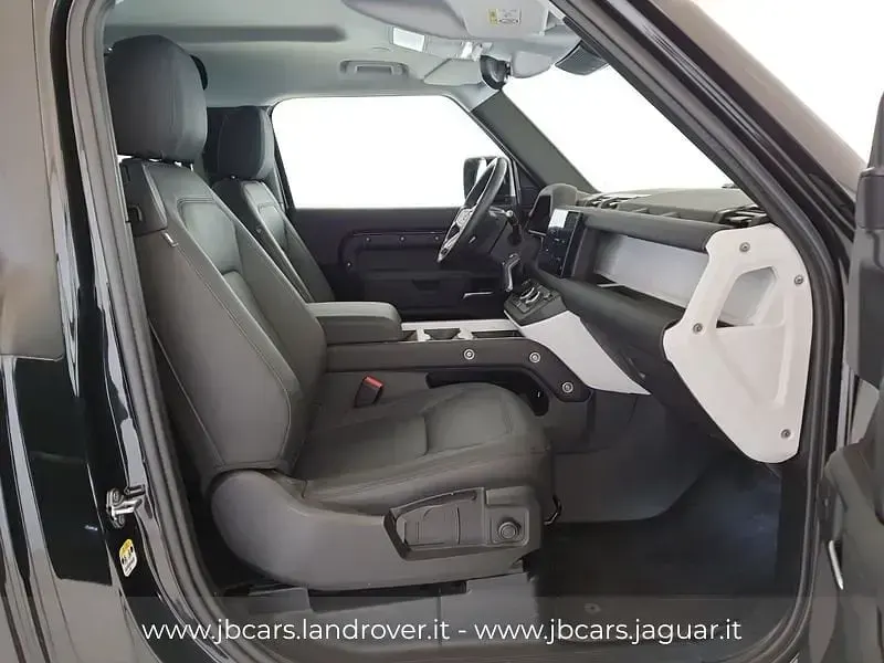 Käytetty Land Rover Defender S 400 HP (294 kW) 2024 Musta Katumaasturi