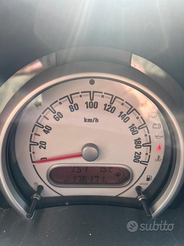 Usata Opel Agila 86 CV (63 kW) 2011 Utilitaria