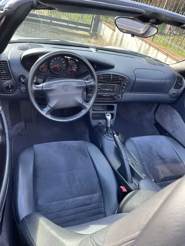 Second-hand Porsche Boxster 220 CP (161 kW) 2000 Cabrio