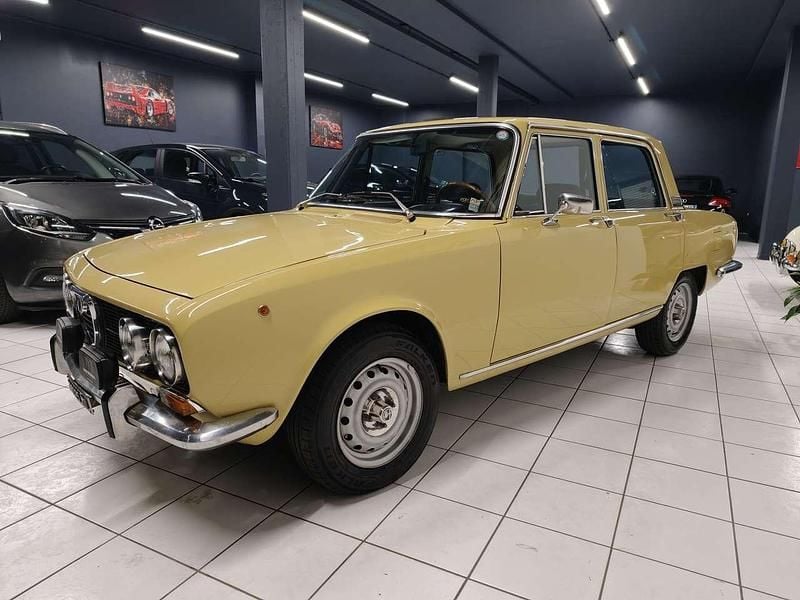 Usata Alfa Romeo 2000 132 CV (97 kW) 1972 Giallo piper Berlina