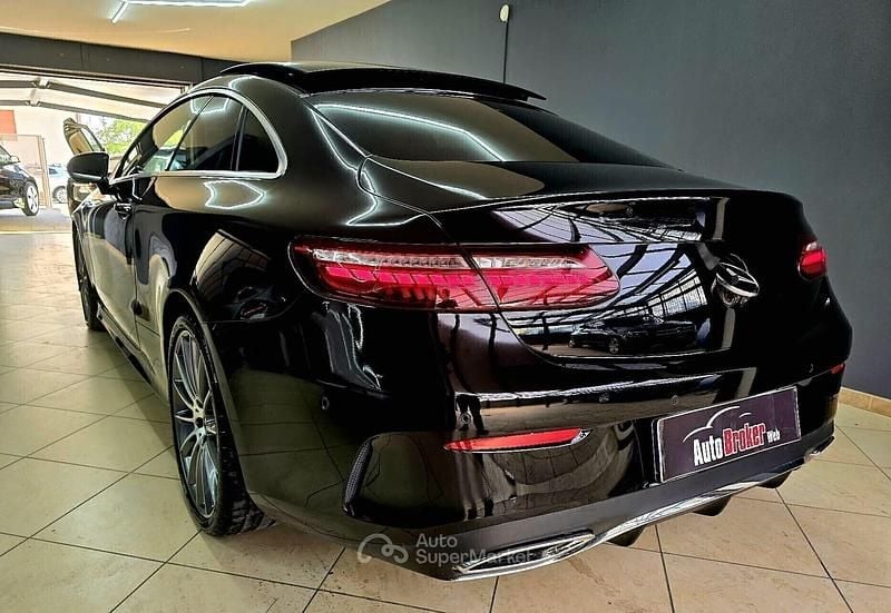 Usata Mercedes E400 Premium Plus 330 CV (242 kW) 2021 Nero Coupé