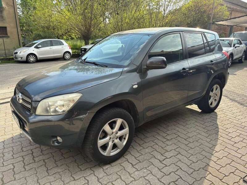 Grigio Usata 2008 Toyota RAV4 Sol SUV | 4400 € (Ottimo prezzo) - Immagine 1/4