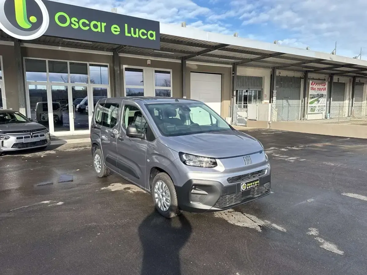 Usata Fiat Doblò 131 CV (96 kW) 2024 Grigio Monovolume