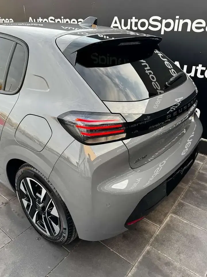 Usata Peugeot 208 Allure 102 CV (75 kW) 2025 Grigio Utilitaria