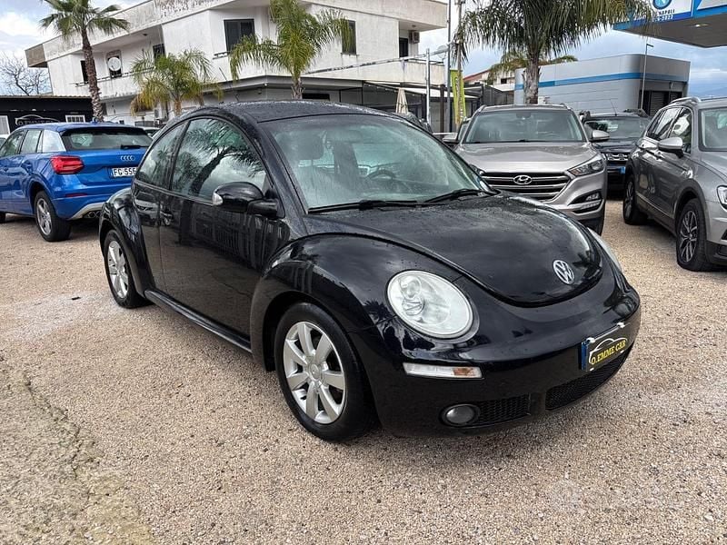 Usata VW New Beetle 105 CV (77 kW) 2006 Nero Utilitaria
