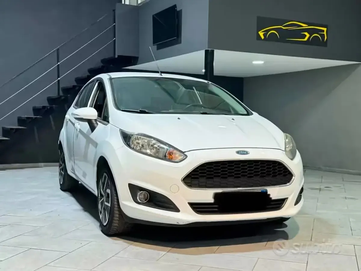 Usata Ford Fiesta 75 CV (55 kW) 2017 Bianco Utilitaria