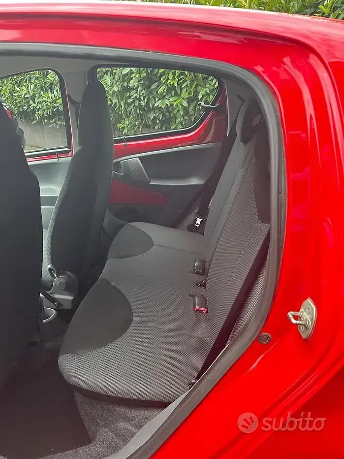 Usata Toyota Aygo Sol 54 CV (39 kW) 2006 Rosso Utilitaria