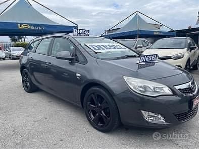 Usata Opel Astra 110 CV (80 kW) 2012 Nero Berlina