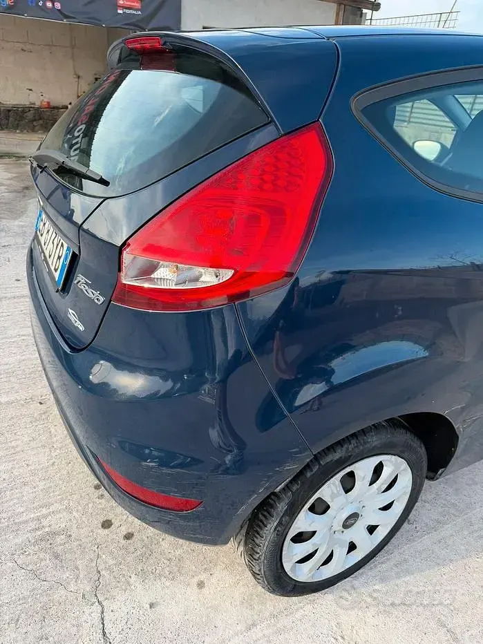 Usata Ford Fiesta 95 CV (69 kW) 2010 Bluazzurro Berlina