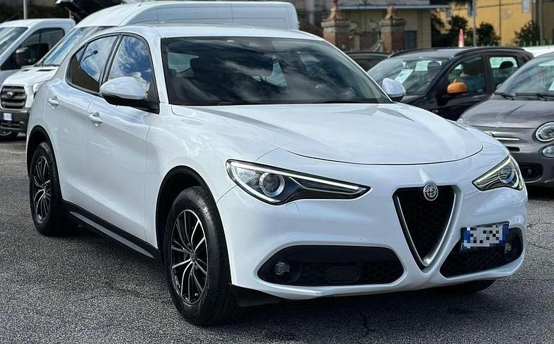 Usata Alfa Romeo Stelvio Business 190 CV (139 kW) 2021 Bianco SUV