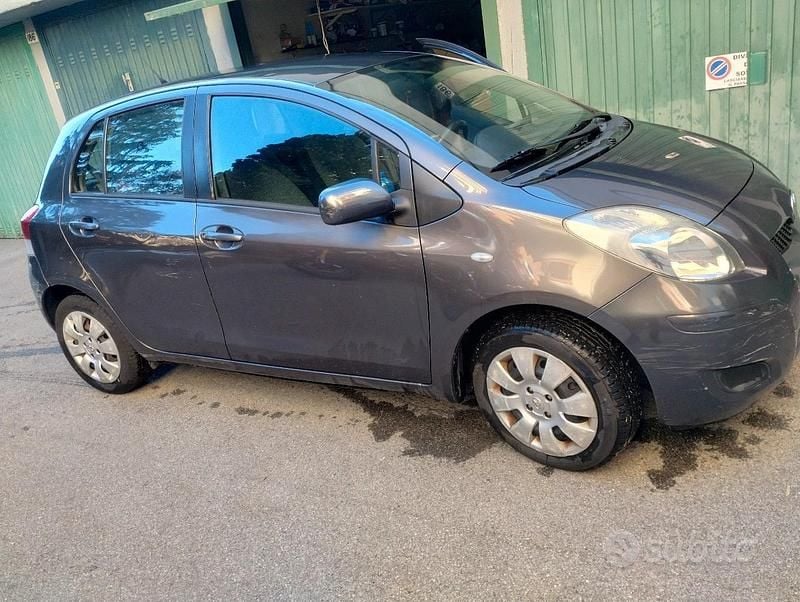 Usata Toyota Yaris 2009 Grigio Utilitaria