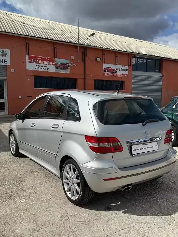 Usata Mercedes B180 140 CV (102 kW) 2005 Nero Monovolume