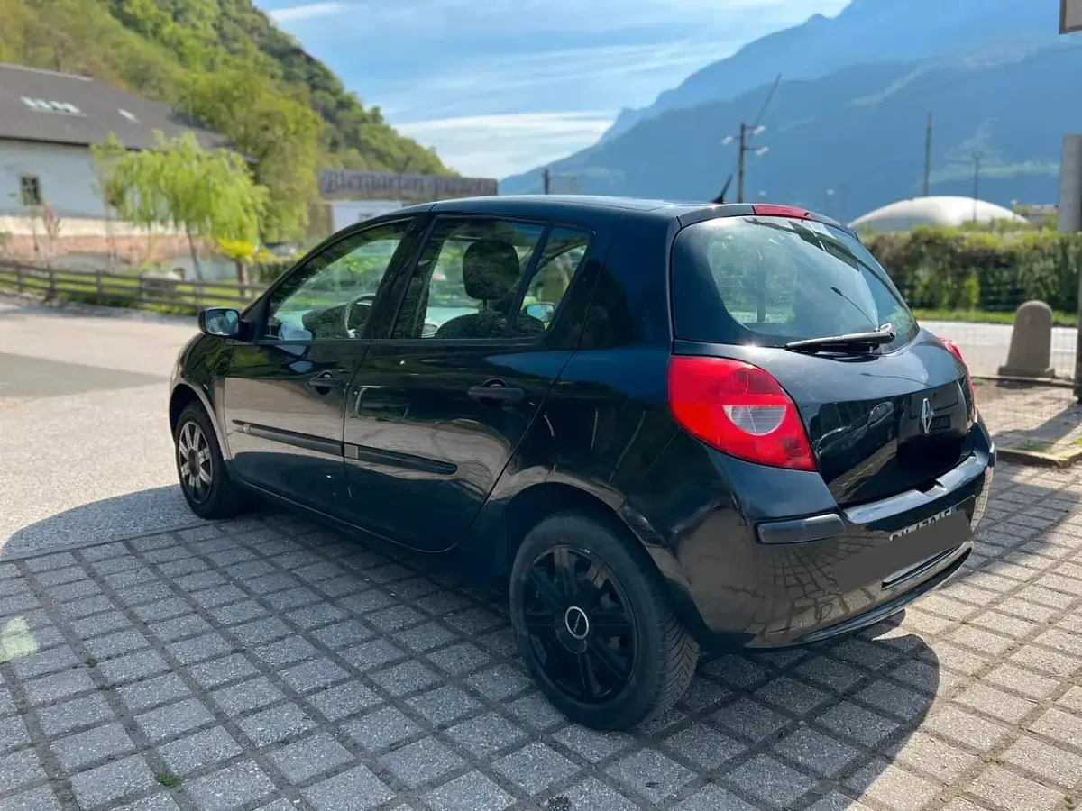 Usata Renault Clio II Dynamique 65 CV (47 kW) 2008 Nero Berlina