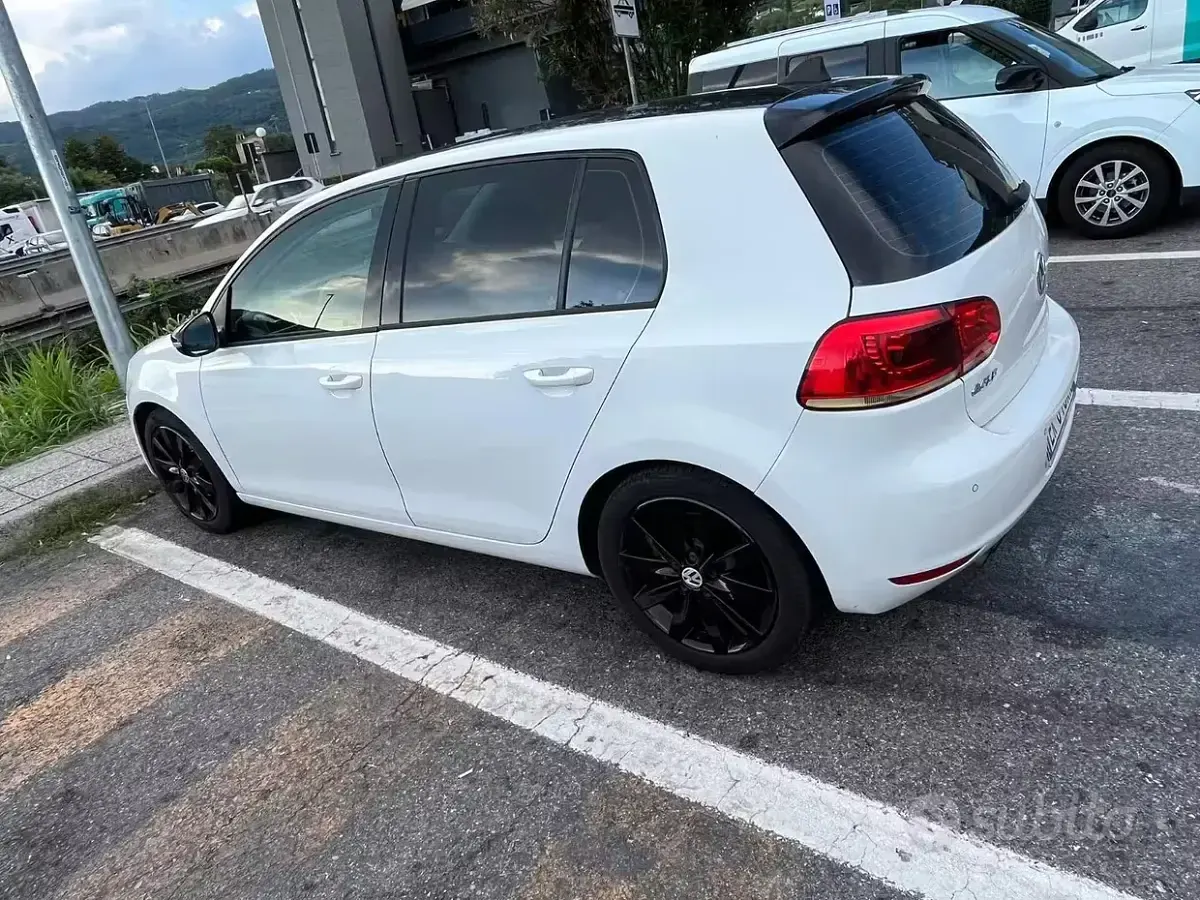 Usata VW Golf VI 140 CV (102 kW) 2011 Bianco Utilitaria
