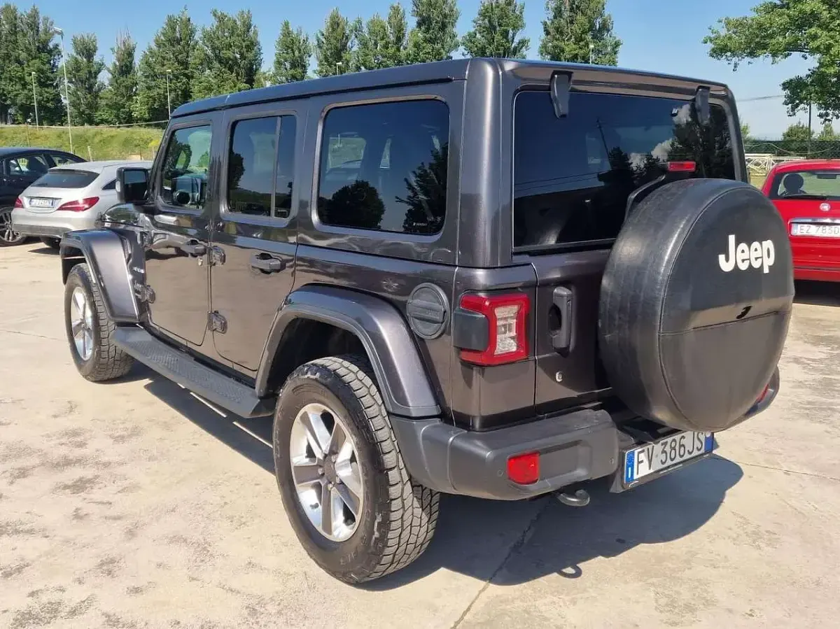 Usata Jeep Wrangler Unlimited Sahara 200 CV (147 kW) 2019 Grigio SUV