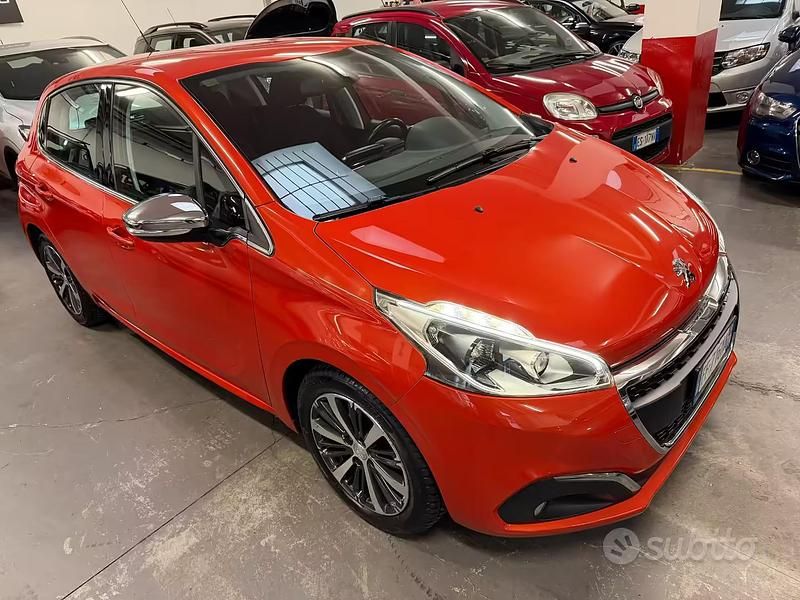 Usata Peugeot 208 Allure 82 CV (60 kW) 2016 Arancione Utilitaria