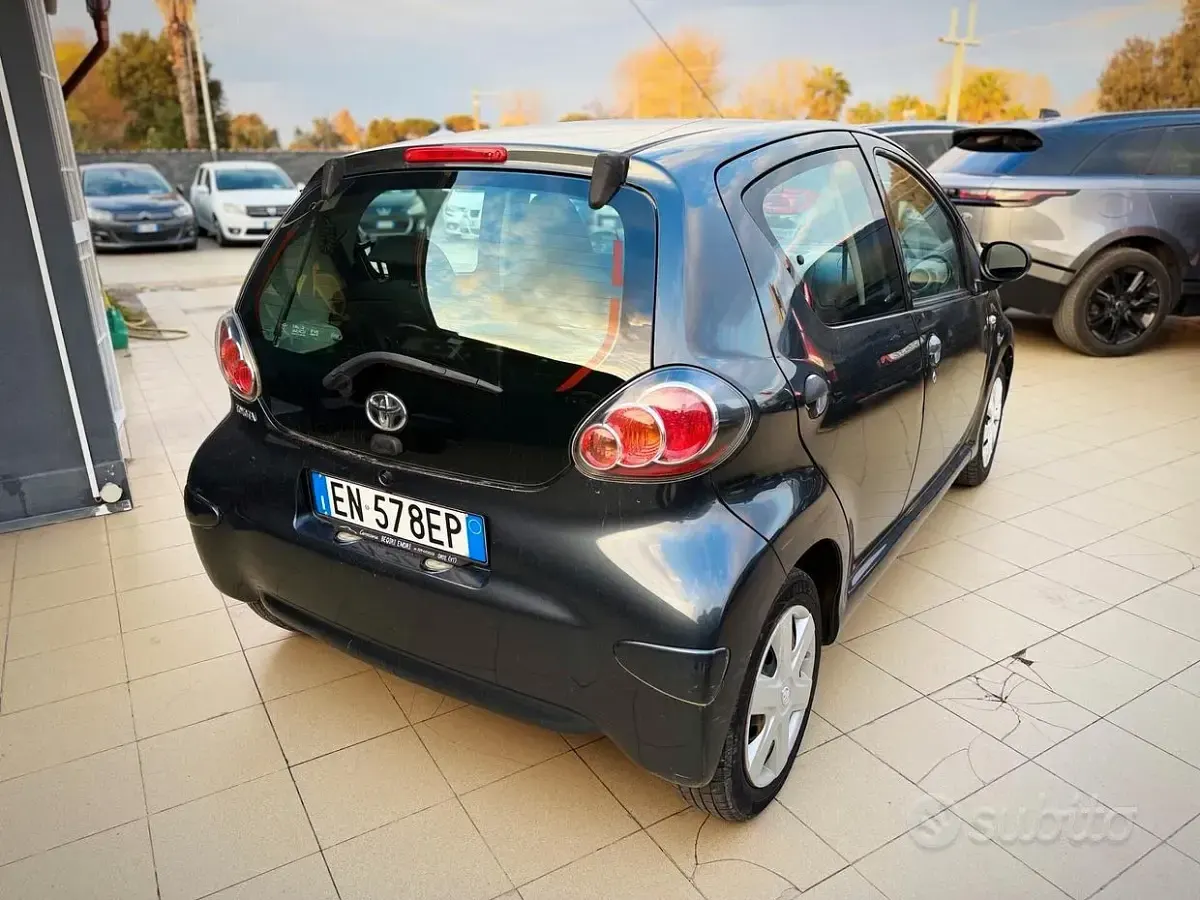 Occasion Toyota Aygo Connect Style 68 ch (50 kW) 2013 Gris Citadine