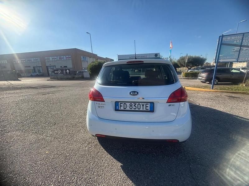 Usata Kia Venga 89 CV (65 kW) 2016 Bianco Utilitaria