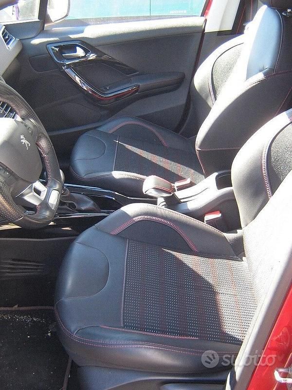 Usata Peugeot 2008 GT-line 120 CV (88 kW) 2017 Rosso SUV