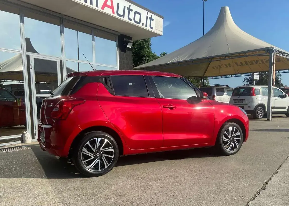 Usata Suzuki Swift 83 CV (61 kW) 2021 Rosso Utilitaria