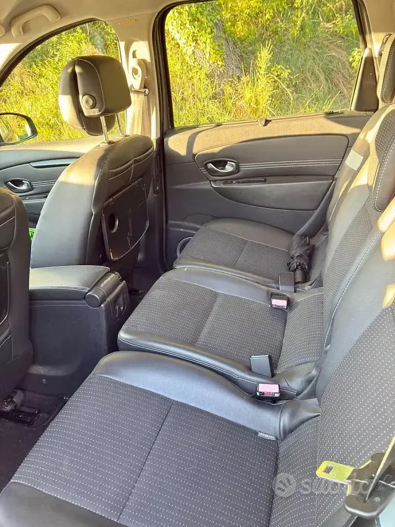 Usata Renault Scenic E-Tech 110 CV (80 kW) 2011 Grigio Station wagon