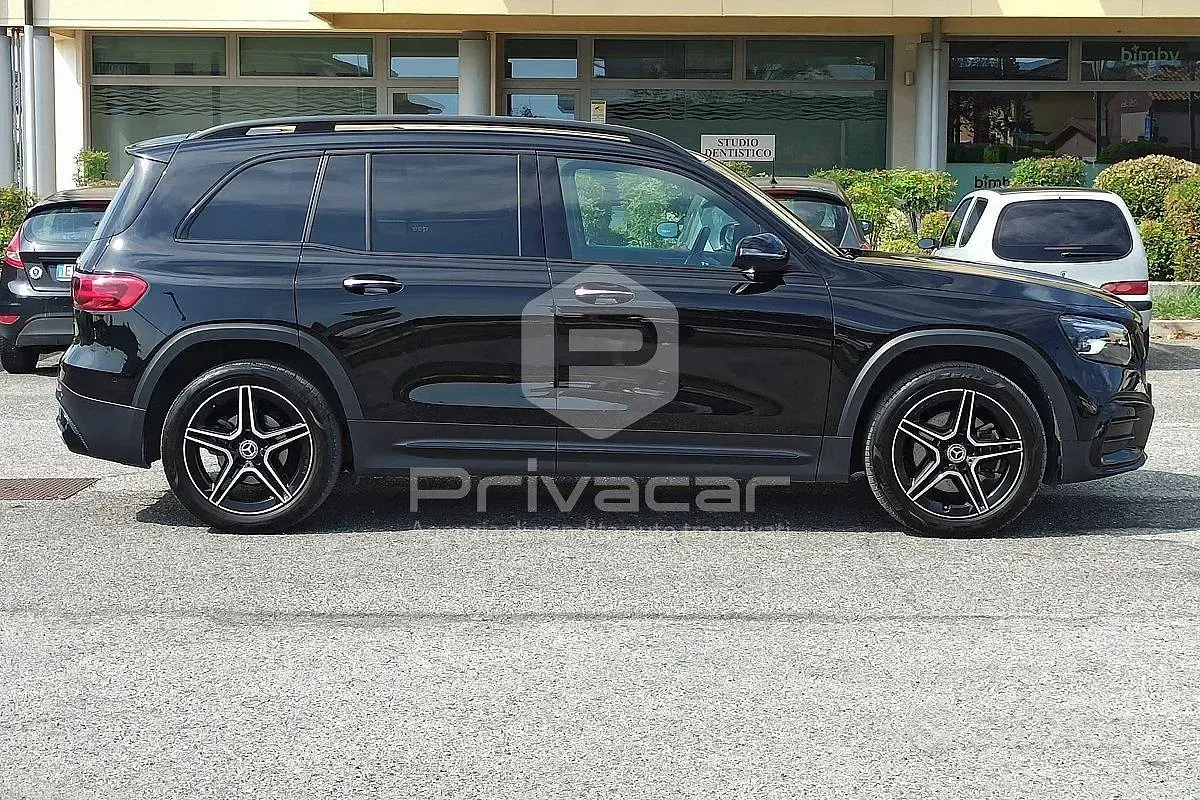 Usata Mercedes GLB200 AMG line 150 CV (110 kW) 2024 Nero SUV