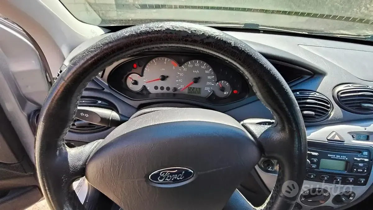 Usata Ford Focus 100 CV (73 kW) 2004 Grigio Berlina