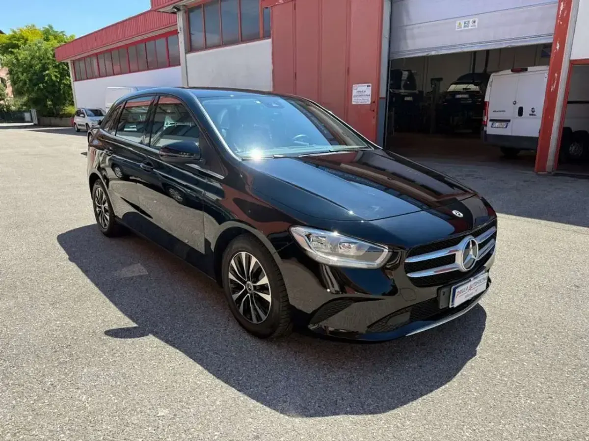 Usata Mercedes B180 116 CV (85 kW) 2022 Nero Utilitaria