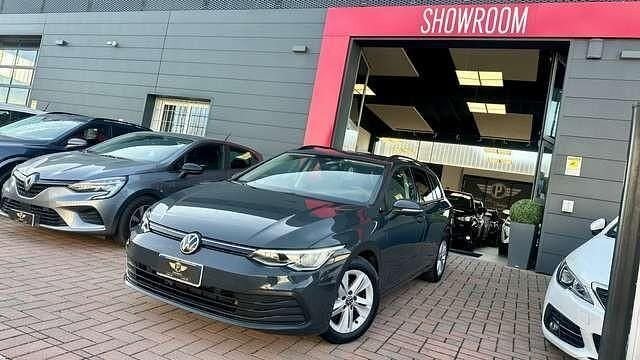 Usata VW Golf VIII Life 131 CV (96 kW) 2021 Grigio Station wagon