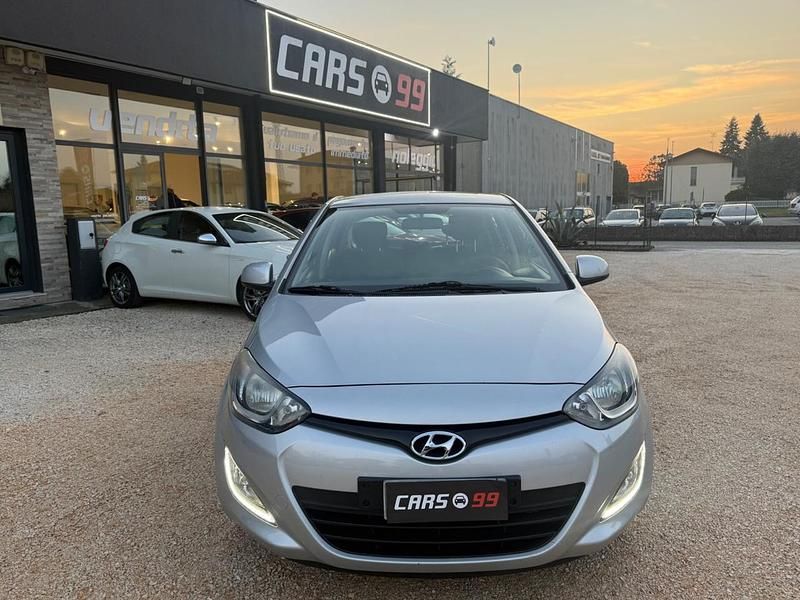 Usata Hyundai i20 Edition 85 CV (62 kW) 2014 Argento Utilitaria