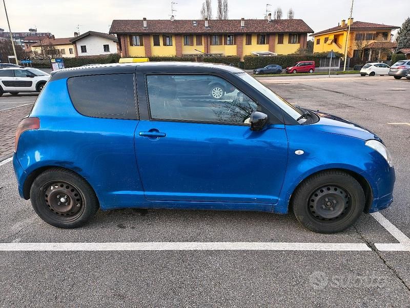 Usata Suzuki Swift 2006 Blu Utilitaria
