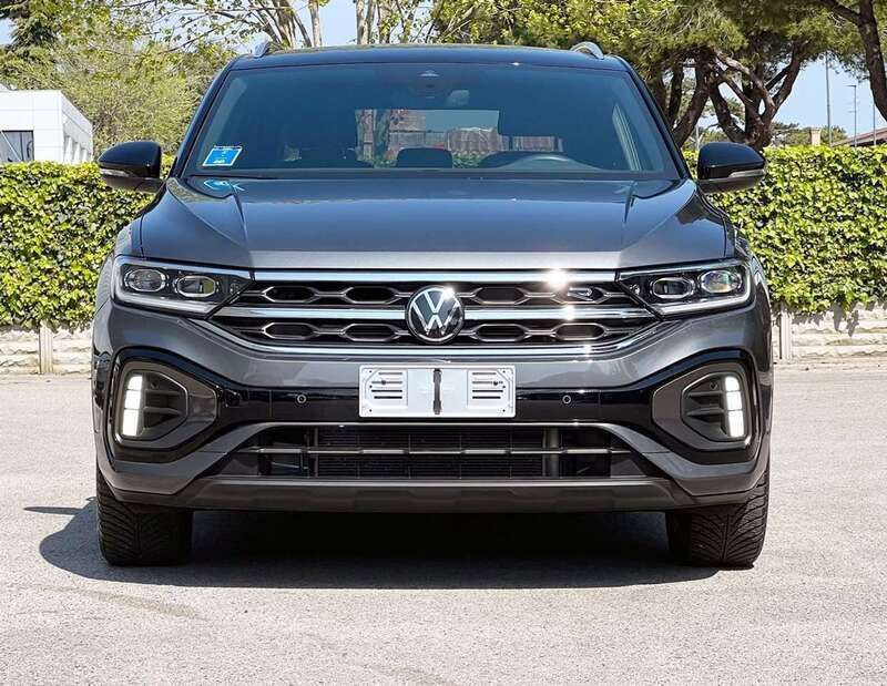 Usata VW T-Roc R-line 150 CV (110 kW) 2024 Indyum grey SUV