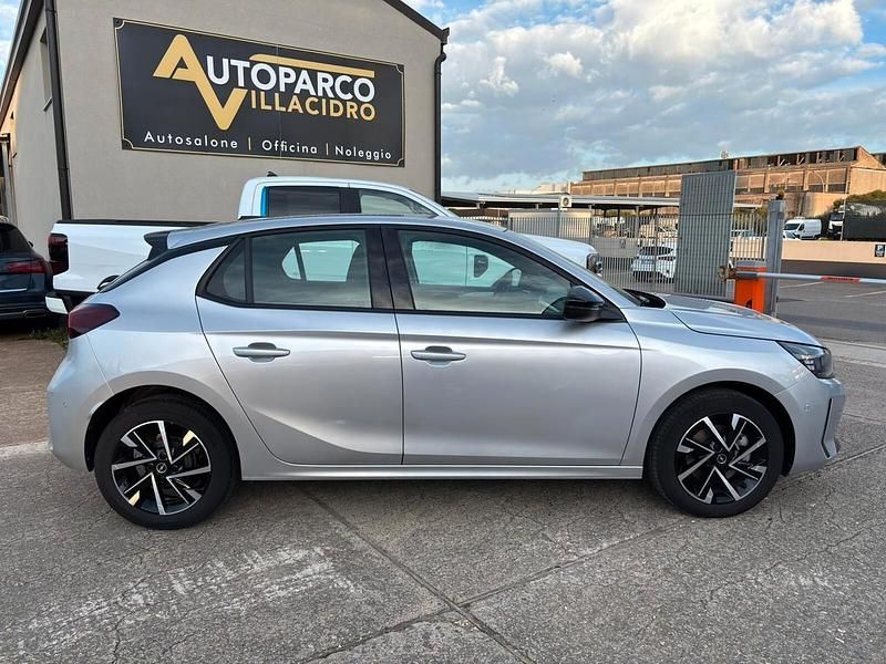 Usata Opel Corsa 100 CV (73 kW) 2025 Argento Utilitaria