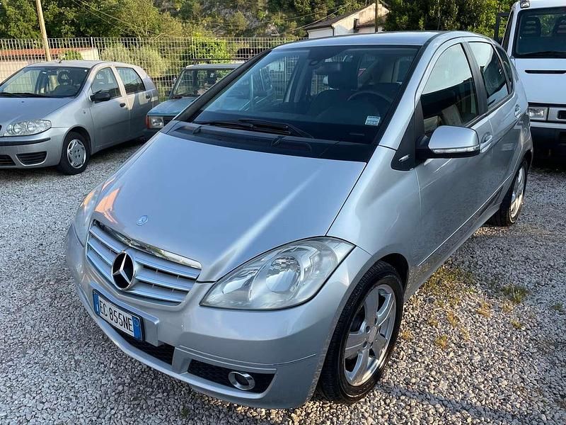 Usata Mercedes A180 Avantgarde 109 CV (80 kW) 2009 Grigio Berlina