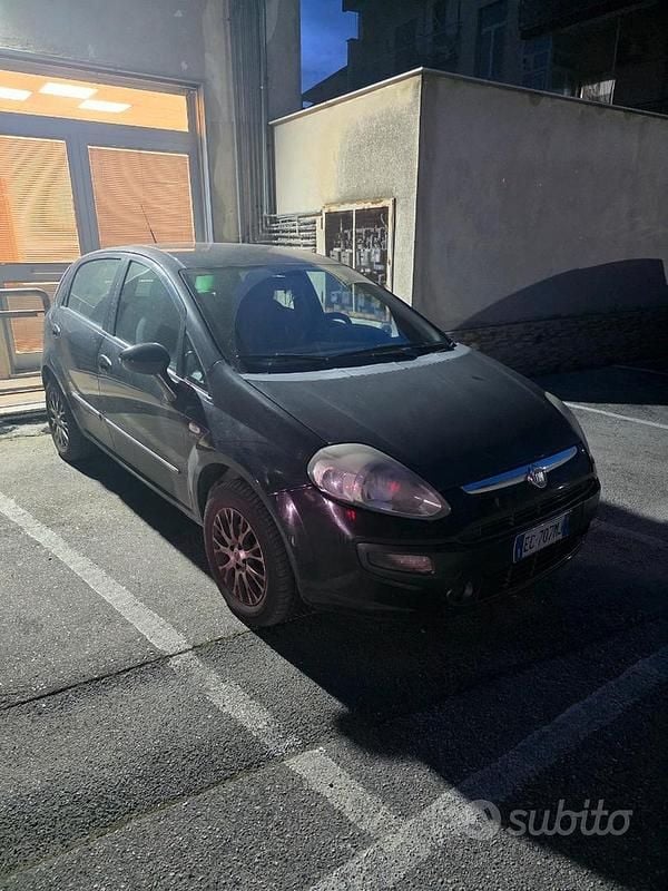 Nero Usata 2010 Fiat Punto Evo Due volumi | 2500 € (Ottimo prezzo) - Immagine 1/4