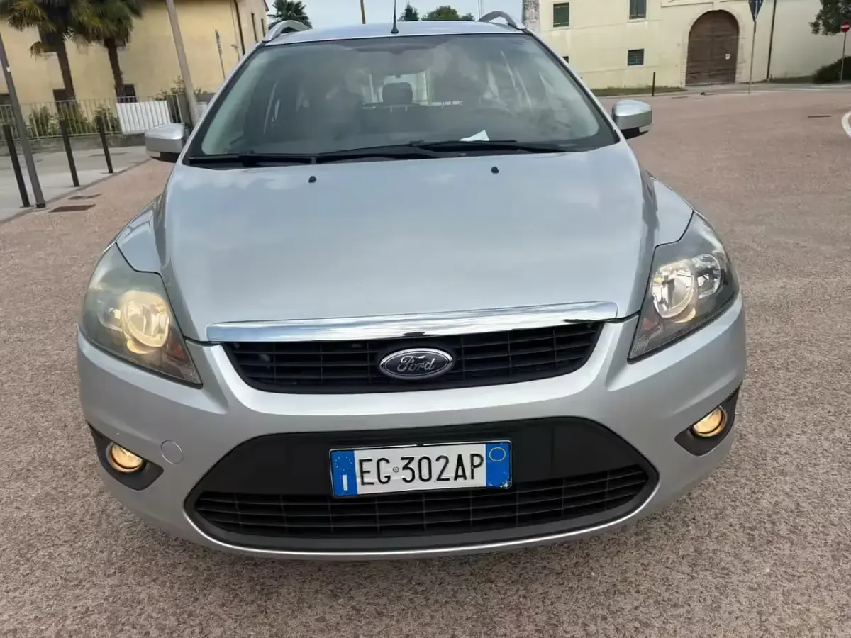 Usata Ford Focus 109 CV (80 kW) 2011 Grigio Station wagon