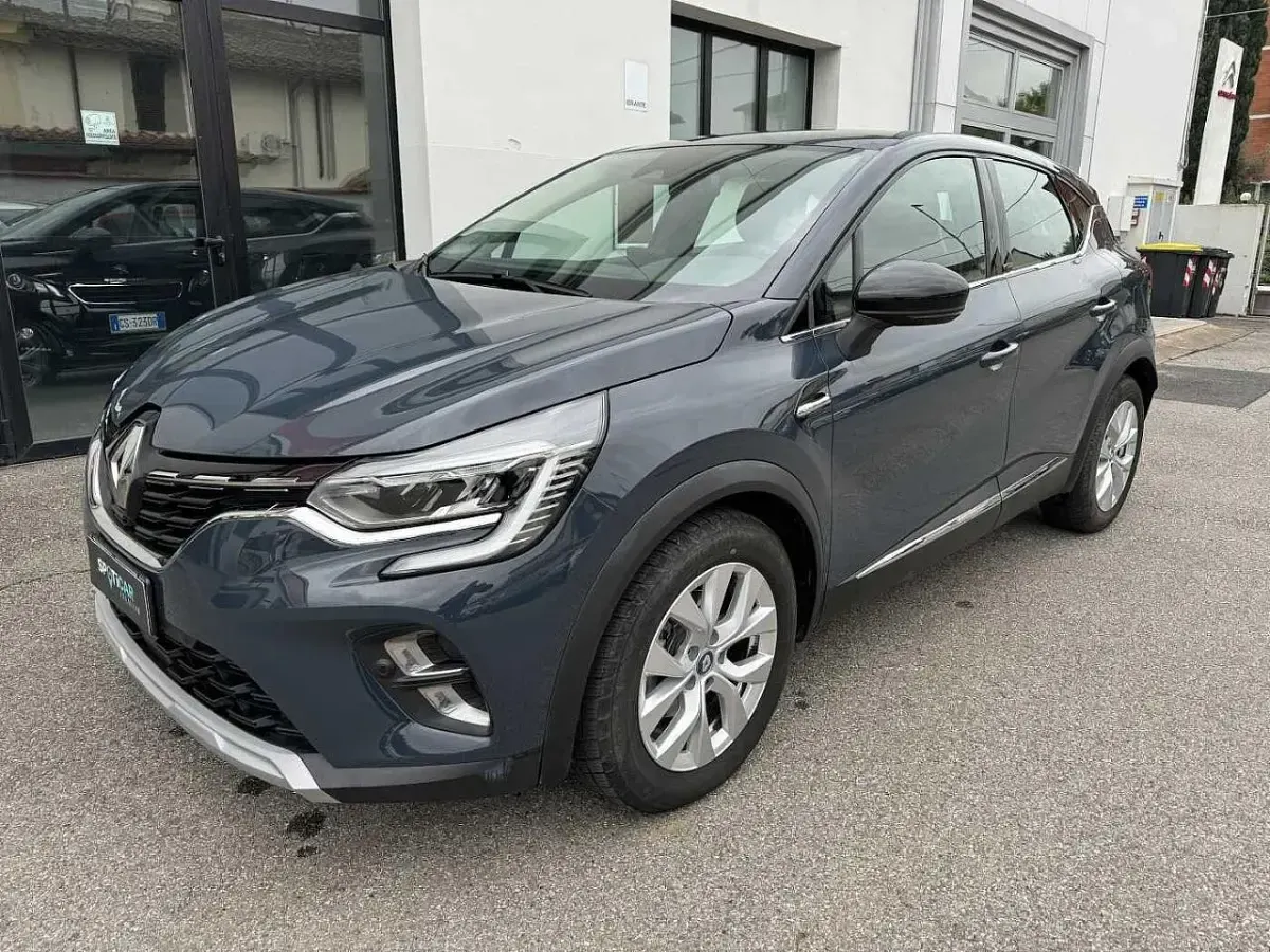 Second-hand Renault Captur Intens 160 CP (117 kW) 2021 Gri SUV